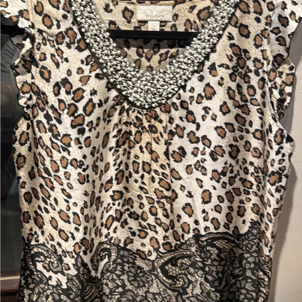 Dressbarn Ruffled Sleeveless Blouse in Brown and Cream